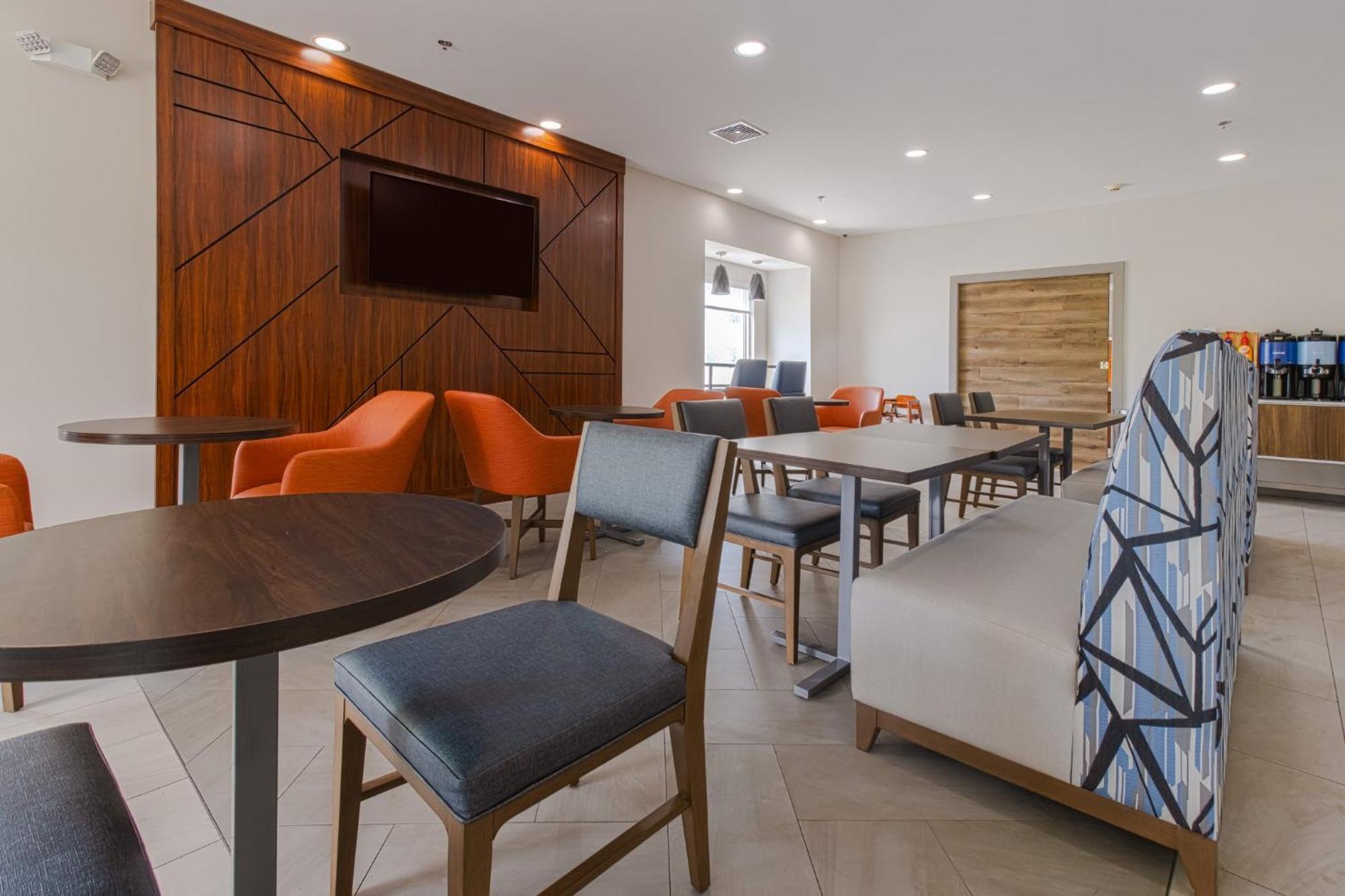 Hotel Express Hartford-newington By Ihg Newington