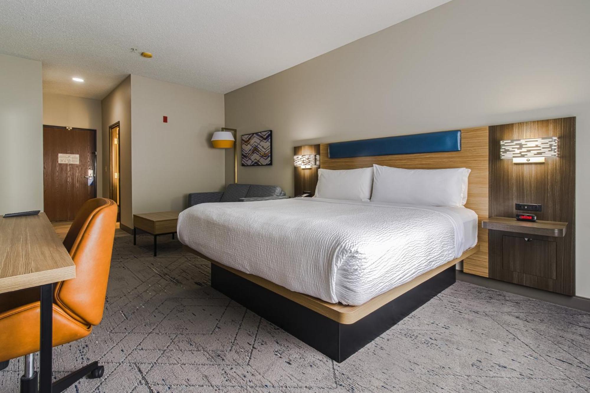 Express Hartford-newington By Ihg Hotel 2*