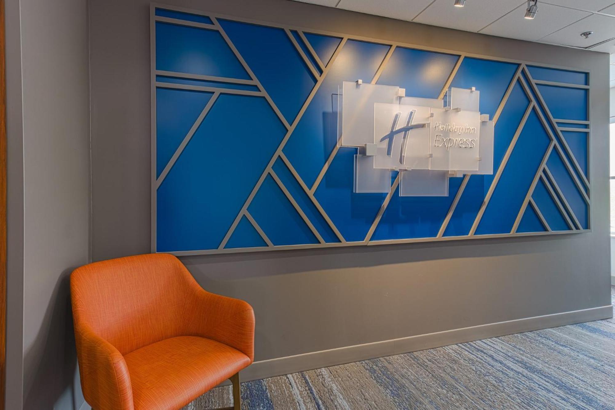 Express Hartford-newington By Ihg Hotel Newington