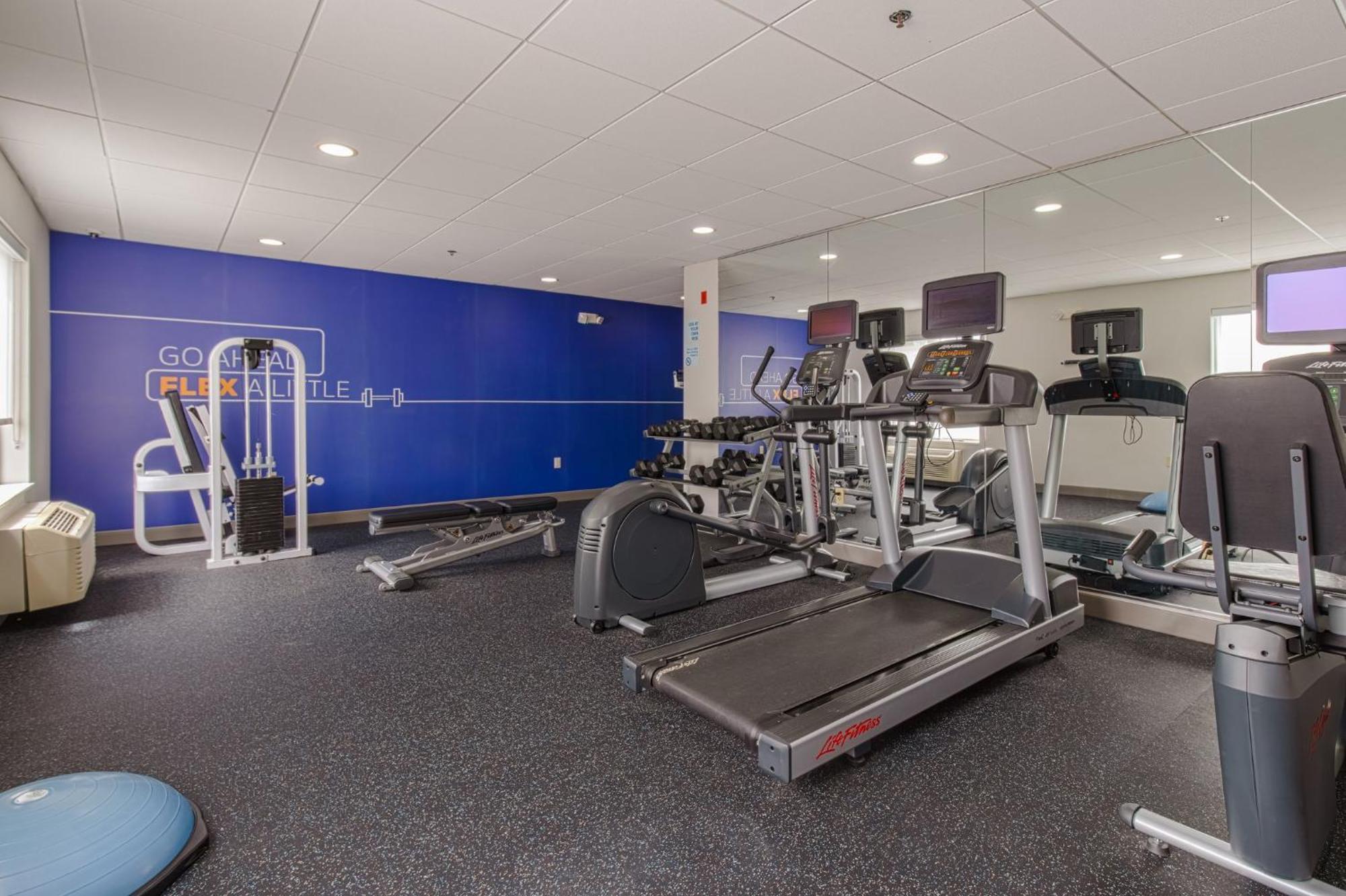 Express Hartford-newington By Ihg 2*