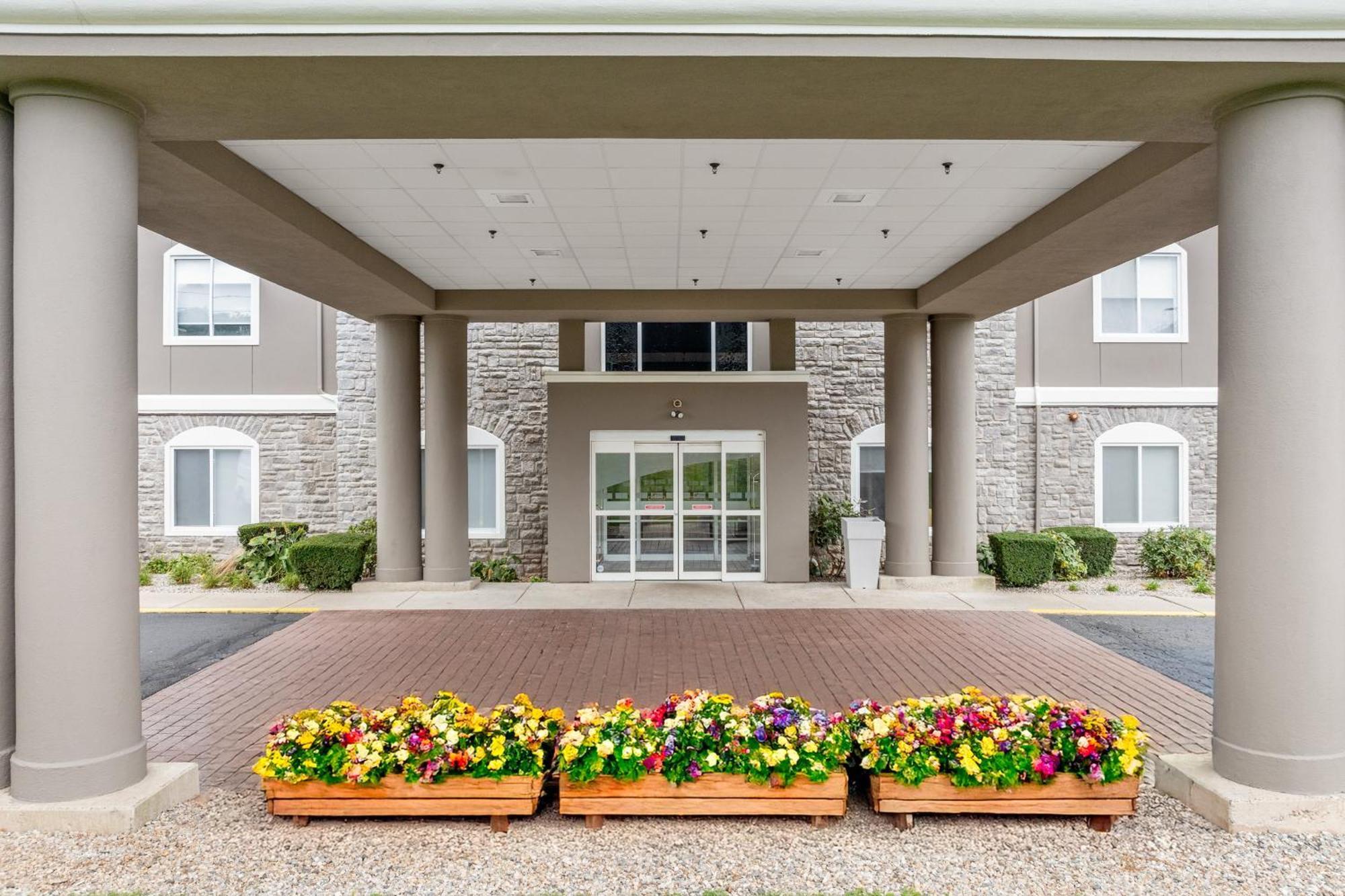 Express Hartford-newington By Ihg 2*