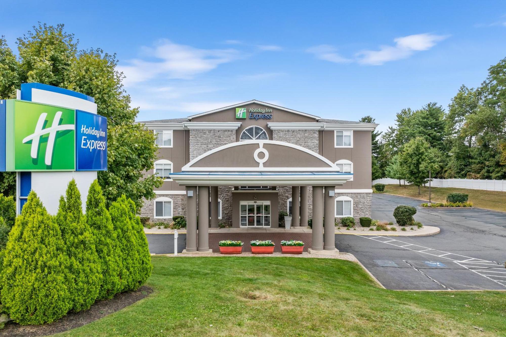 Express Hartford-newington By Ihg Hotel 2*