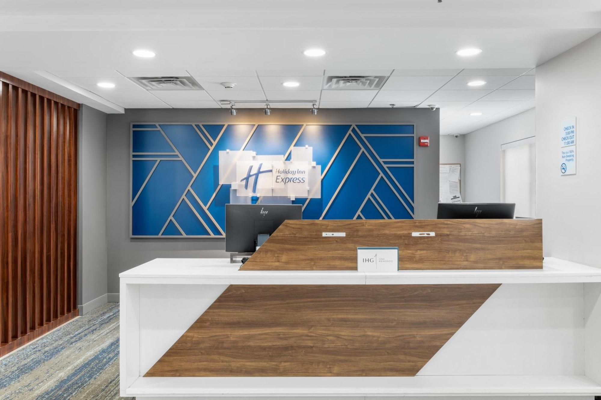 Hotel Express Hartford-newington By Ihg 2*