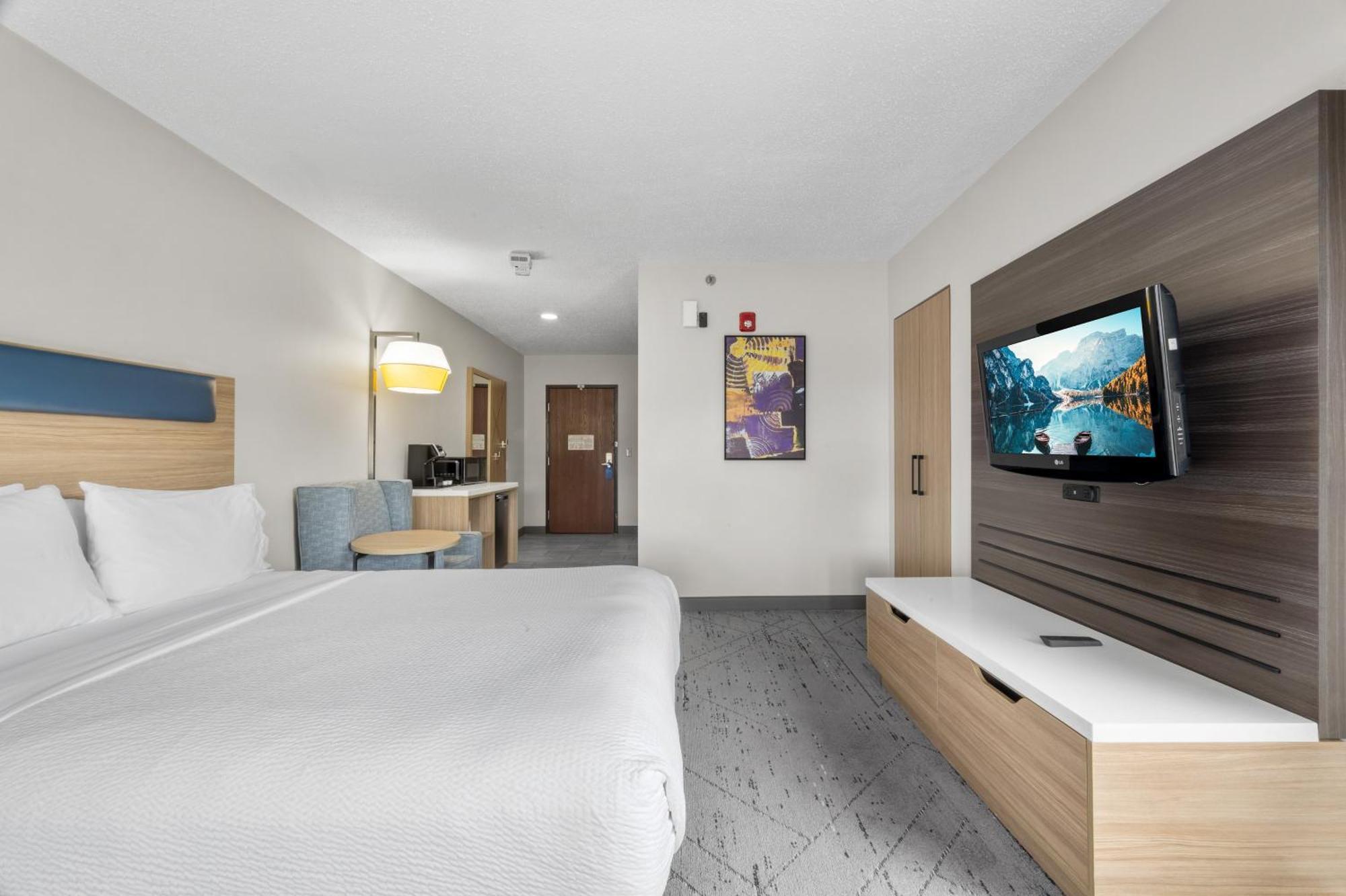 Express Hartford-newington By Ihg 2*