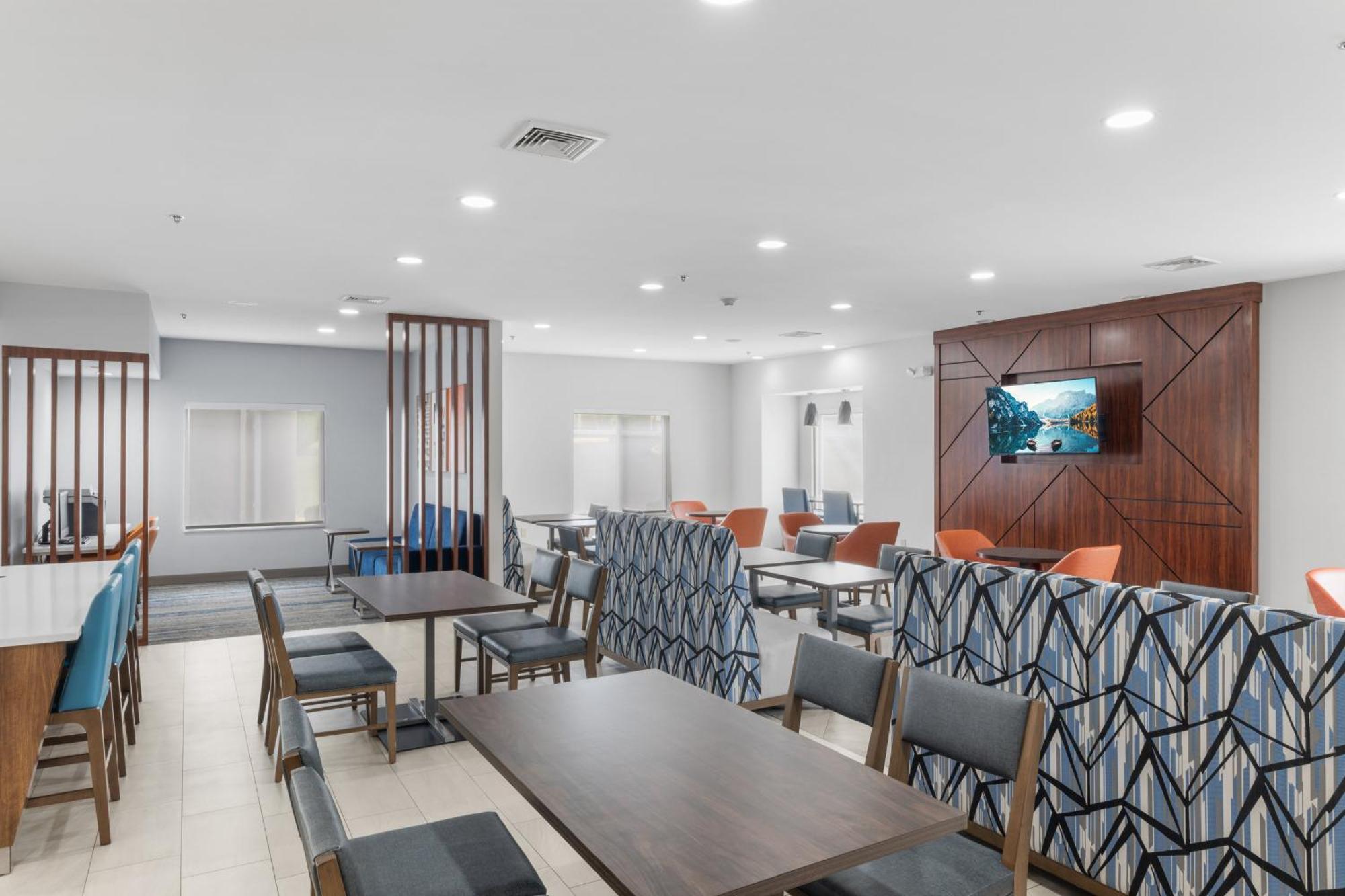 Express Hartford-newington By Ihg Newington
