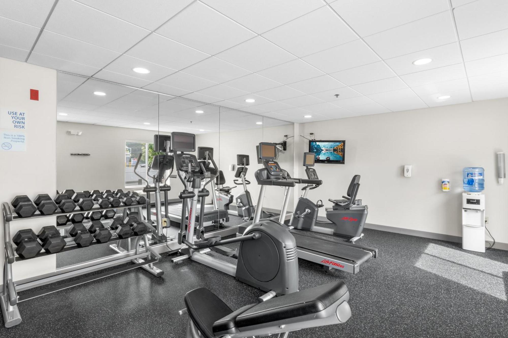 Express Hartford-newington By Ihg Hotel Newington